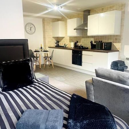 #215 1 Bed Serviced Apartment Дербі Екстер'єр фото