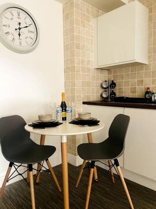 #215 1 Bed Serviced Apartment Дербі Екстер'єр фото