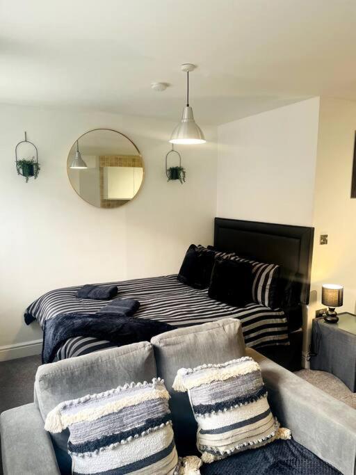 #215 1 Bed Serviced Apartment Дербі Екстер'єр фото