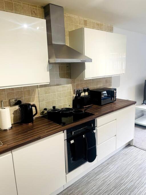 #215 1 Bed Serviced Apartment Дербі Екстер'єр фото