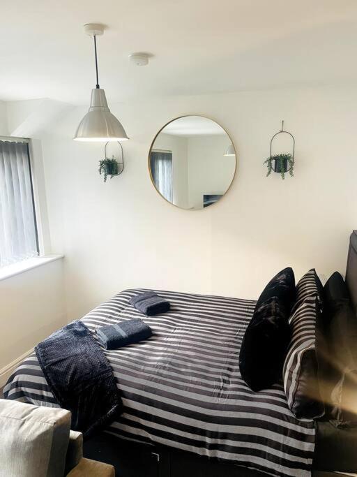 #215 1 Bed Serviced Apartment Дербі Екстер'єр фото